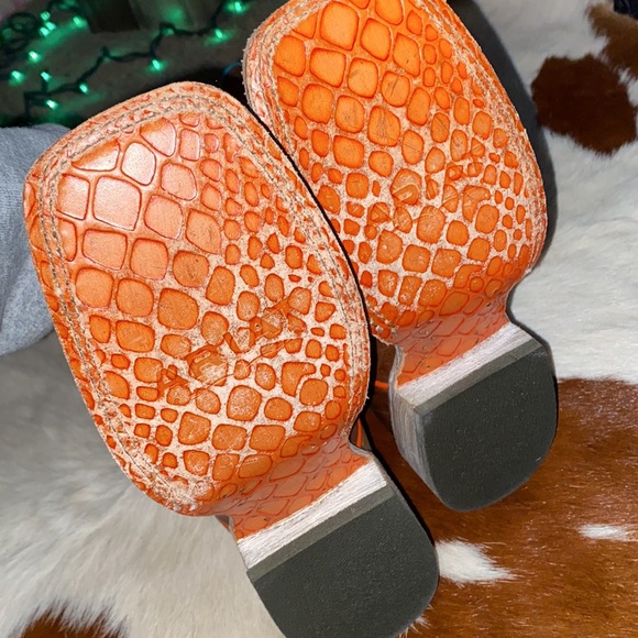 Ariat floral square toe boots - Picture 5 of 8